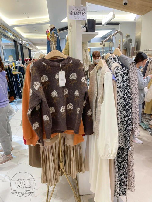 服装批发市场清仓捡漏全攻略 百元三件与二十元牛仔裤，哪里更划算？